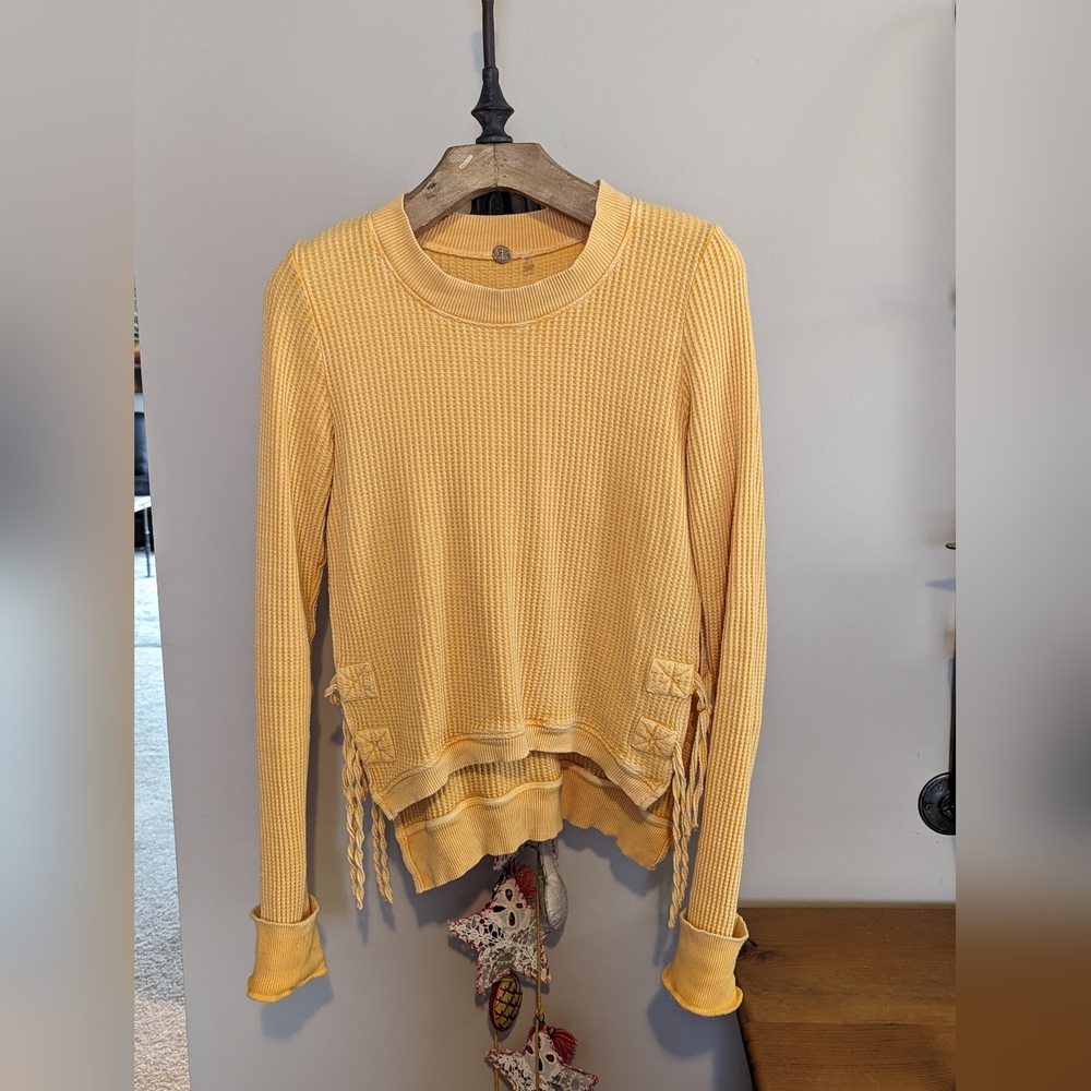 Free People Interlaken Thermal Waffle Side Tie yellow top size M - Picture 4 of 6
